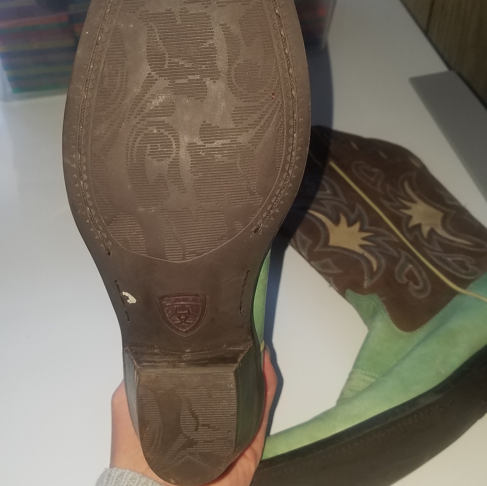 Ariat cowgirl boots